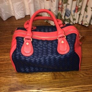 Woven Handbag with removable shoulder strap